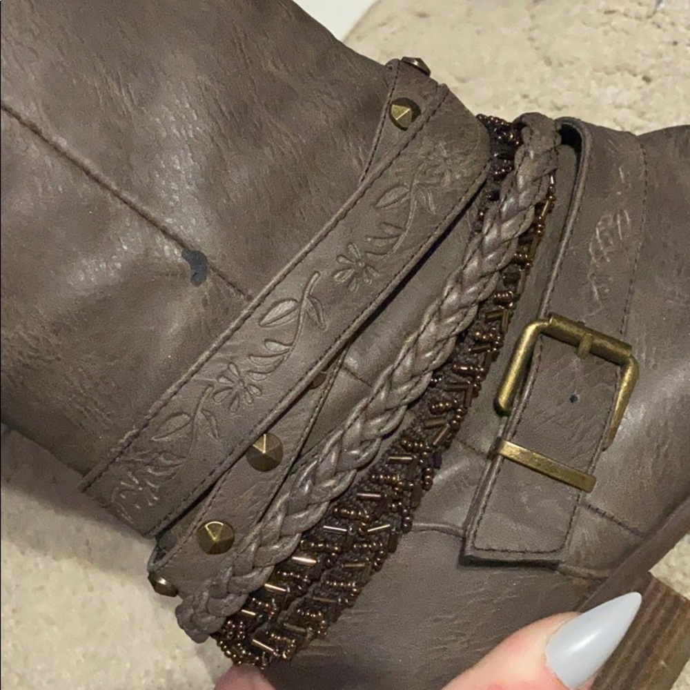 Boots - Picture 6 of 7